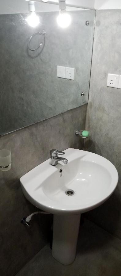 Nethanya Homestay Елла Екстер'єр фото